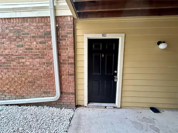 Tampa, FL 33614,8758 MALLARD RESERVE DR #102