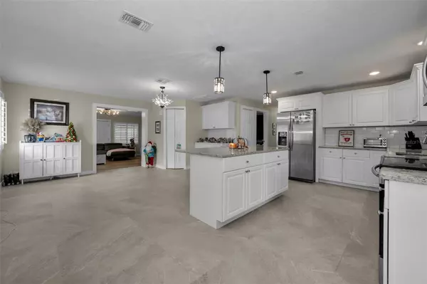 Oldsmar, FL 34677,5 N HAYES RD