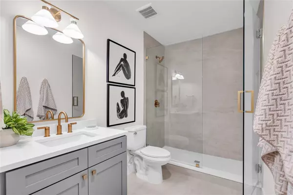 Tampa, FL 33609,3002 W PLATT #10