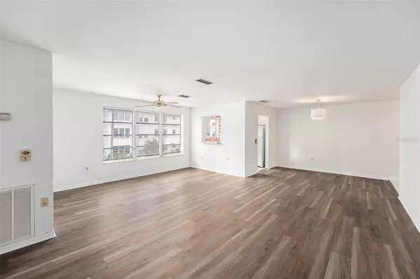 St Petersburg, FL 33709,5623 80TH ST N #211