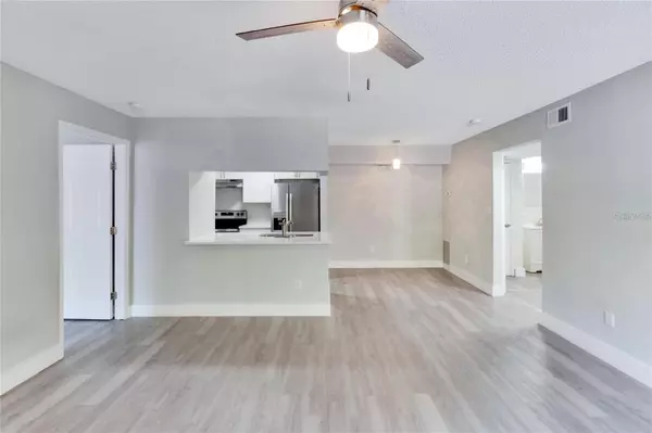 Tampa, FL 33614,8718 MALLARD RESERVE DR #101