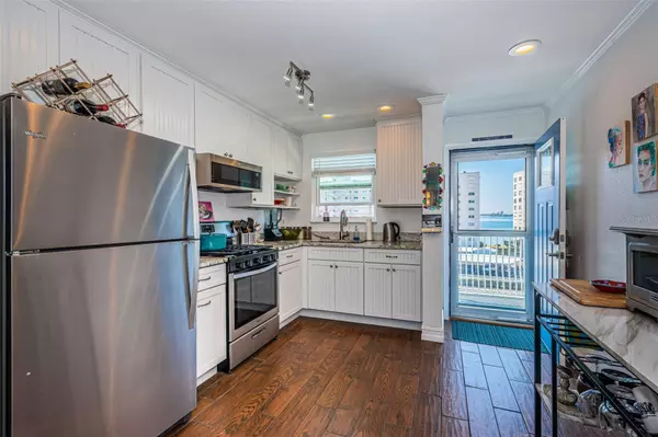 Gulfport, FL 33707,5925 SHORE BLVD S #505