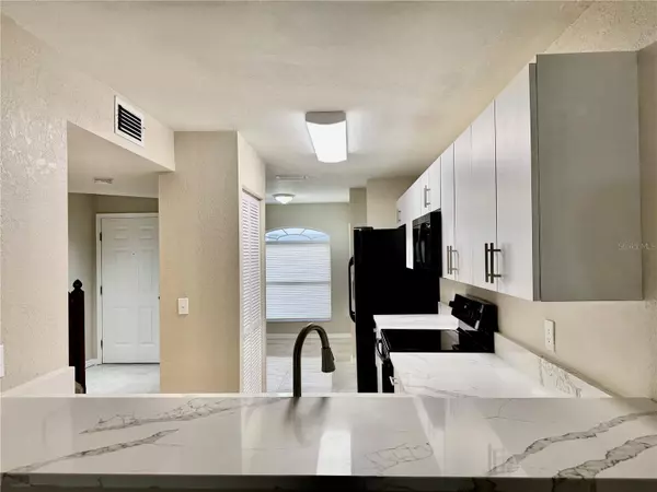 Tampa, FL 33618,14922 PAR CLUB CIR