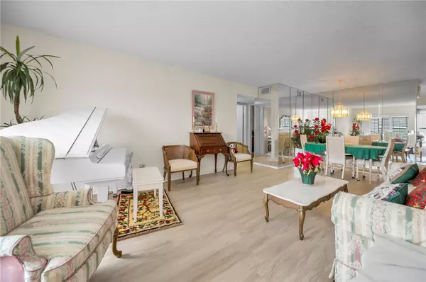 Clearwater, FL 33763,2358 ECUADORIAN WAY #52