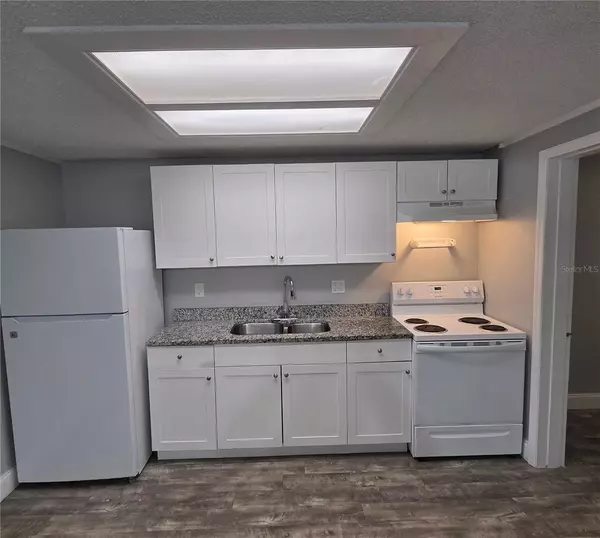 Plant City, FL 33563,1400 STRAWBERRY PL #6