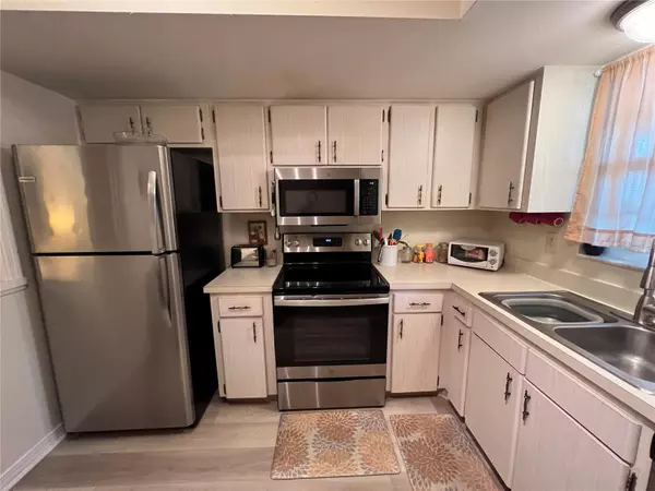 Tampa, FL 33618,10355 CARROLLWOOD LN #143