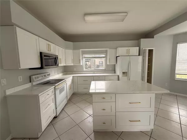 Tampa, FL 33647,10782 PLANTATION BAY DR