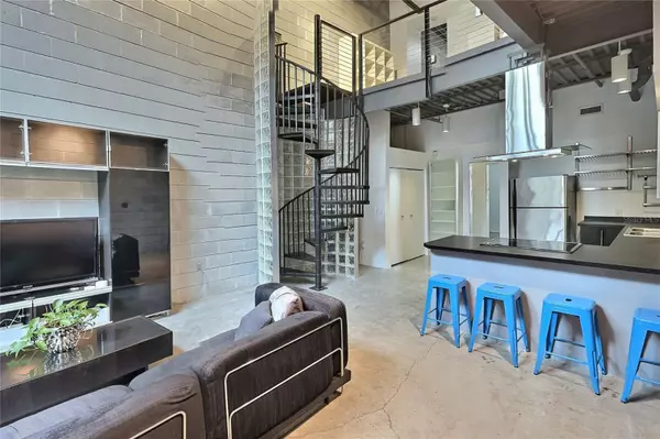 Tampa, FL 33602,217 N 12TH ST #114