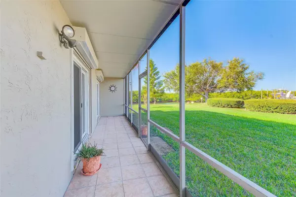 Tampa, FL 33615,8801 BAY POINTE DR #102