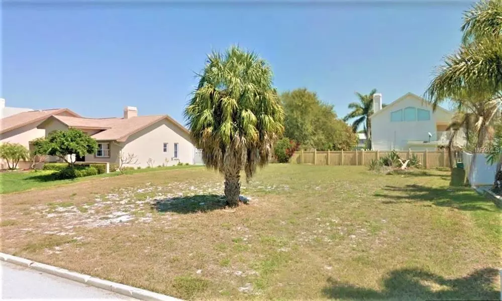 425 4TH AVE N, Tierra Verde, FL 33715