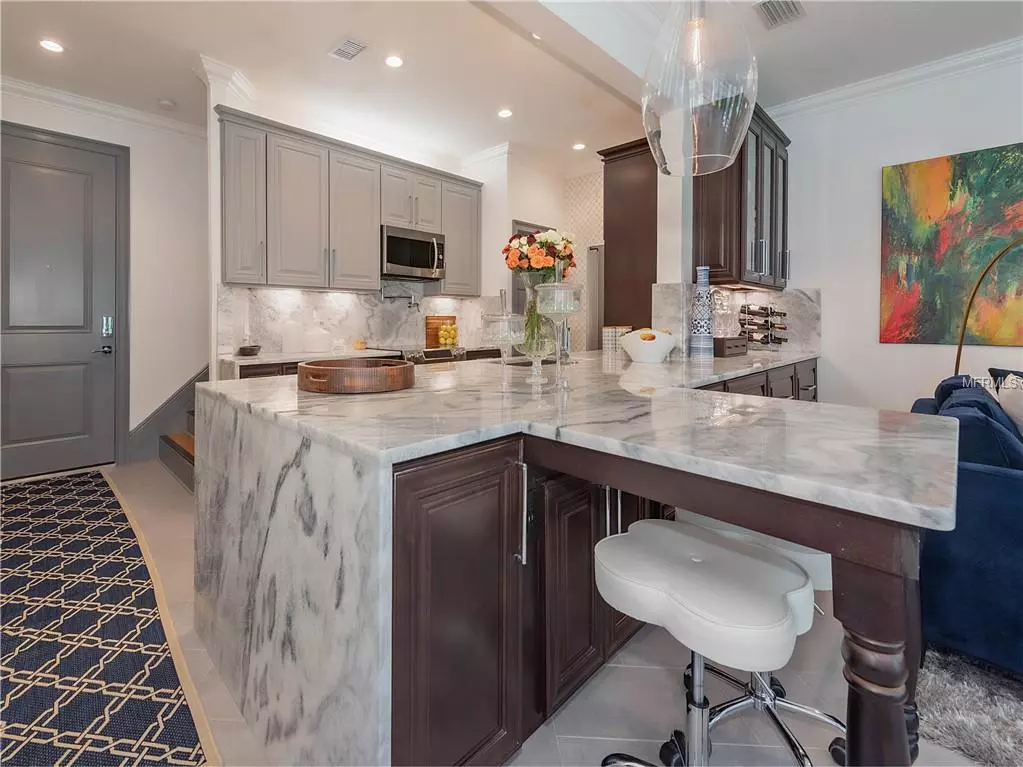 St Petersburg, FL 33701,237 7TH AVE N #2