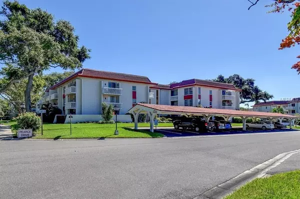 1001 PEARCE DR #204, Clearwater, FL 33764