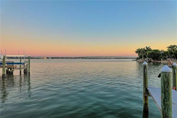 140 ALETA DR, Belleair Beach, FL 33786