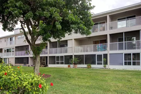 Treasure Island, FL 33706,255 CAPRI CIR N #11