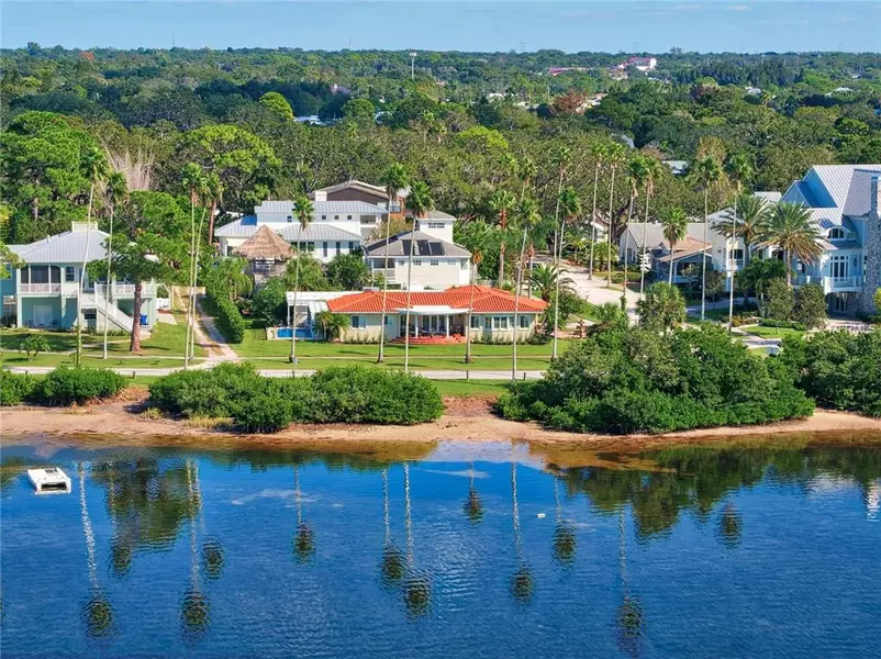 207 S GULF DR, Crystal Beach, FL 34681