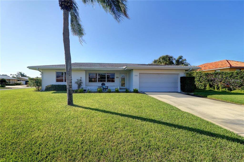 2102 BAYSHORE DR, Belleair Beach, FL 33786