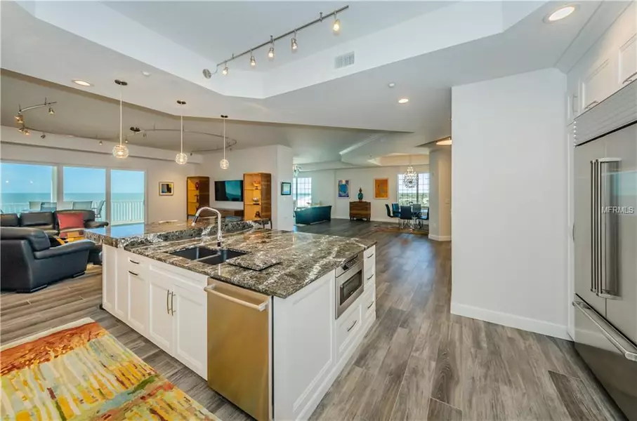 17730 GULF BLVD #800, Redington Shores, FL 33708