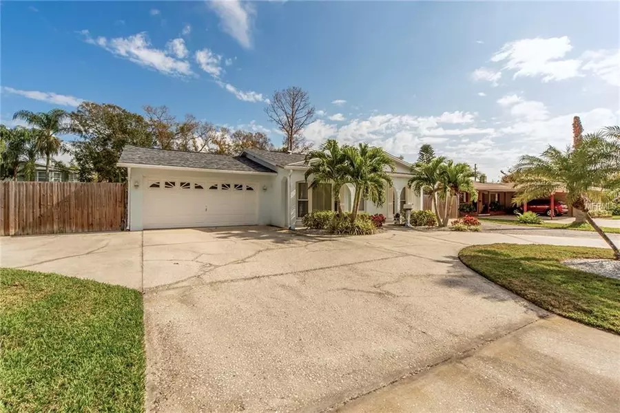 4143 OVERLOOK DR NE, St Petersburg, FL 33703