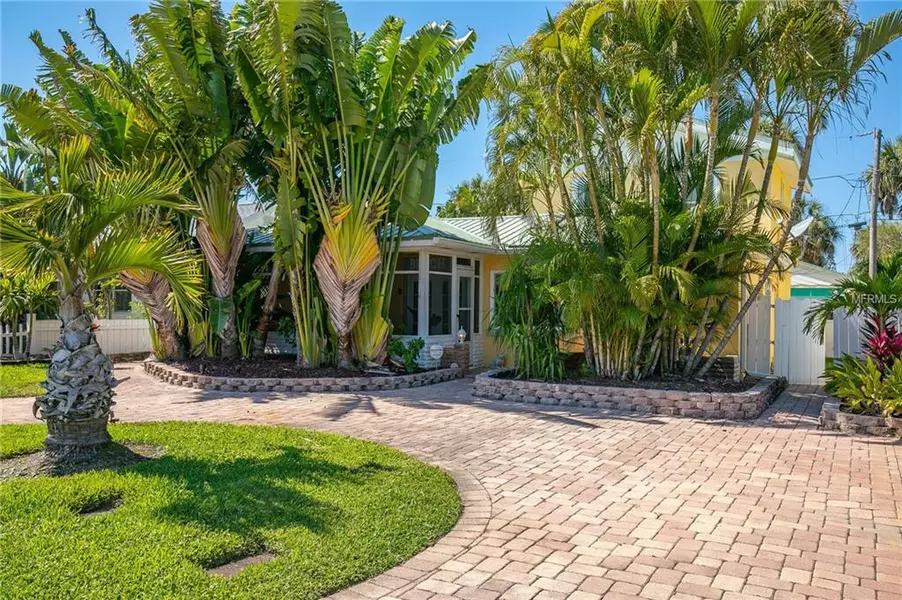 555 77TH AVE, St Pete Beach, FL 33706