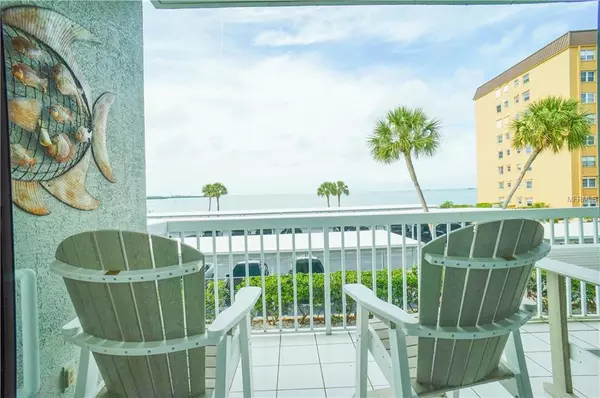 7 ISLAND PARK PL #202, Dunedin, FL 34698