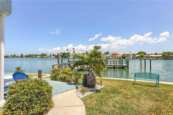 11045 3RD ST E #5, Treasure Island, FL 33706