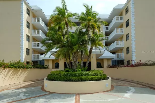 St Pete Beach, FL 33706,6650 SUNSET WAY #104