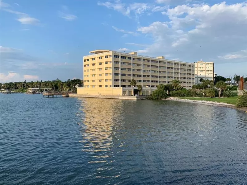 100 BLUFF VIEW DR #411C, Belleair Bluffs, FL 33770