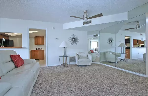 Clearwater Beach, FL 33767,690 ISLAND WAY #911