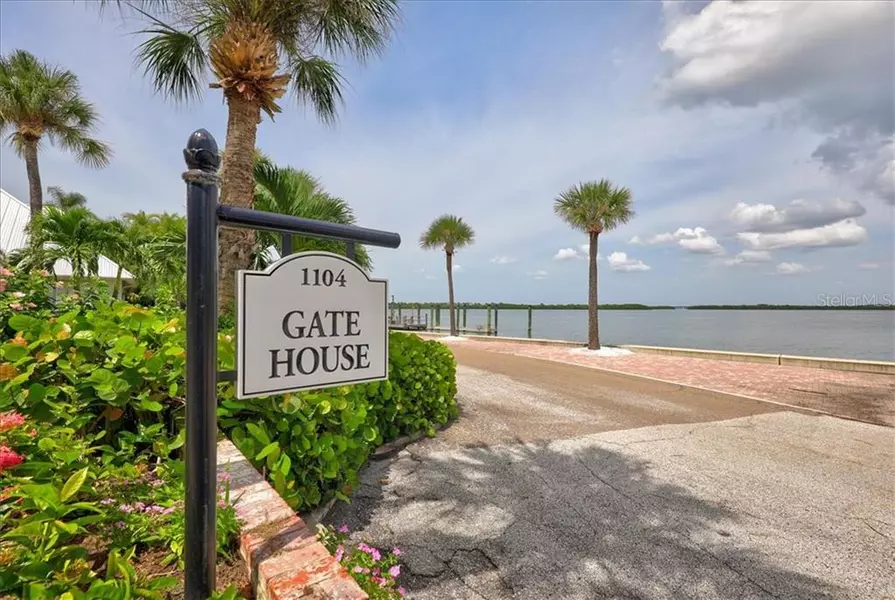 1104 MANDALAY PT, Clearwater, FL 33767