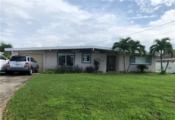 9461 TREASURE LN NE, St Petersburg, FL 33702