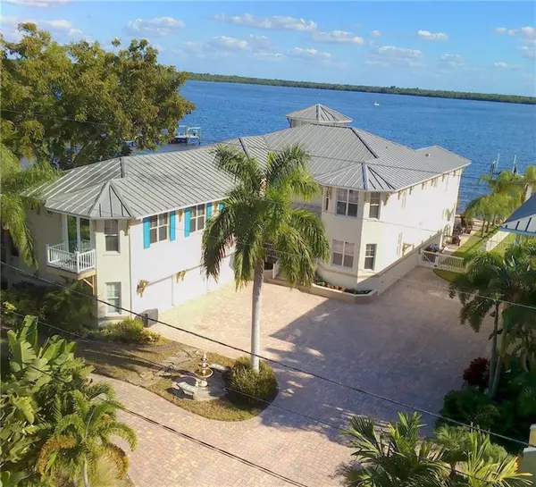 930 WEEDON DR NE, St Petersburg, FL 33702