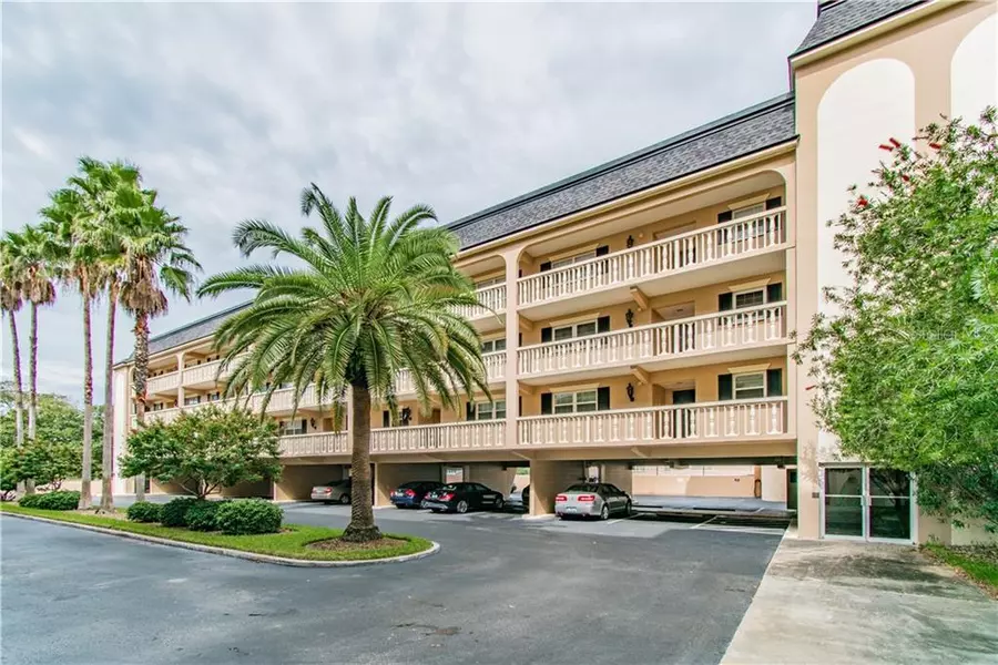 155 BLUFF VIEW DR #305, Belleair Bluffs, FL 33770