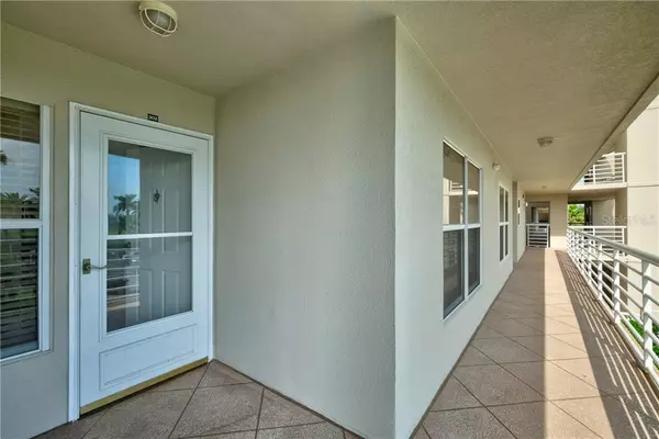 St Petersburg, FL 33715,5701 BAHIA DEL MAR CIR #302