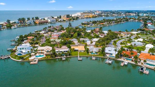 10004 S YACHT CLUB DR, Treasure Island, FL 33706