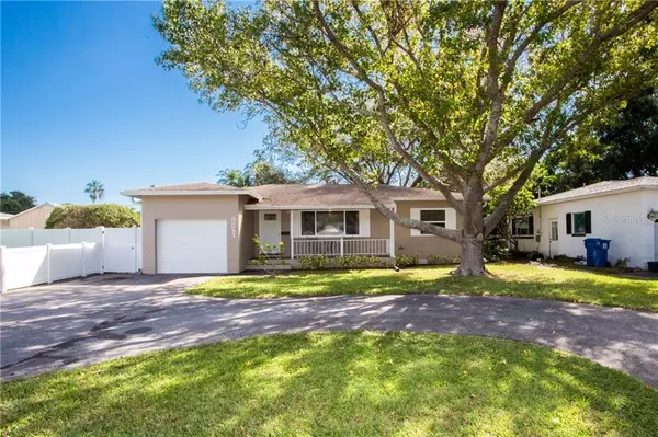3821 OVERLOOK DR NE, St Petersburg, FL 33703