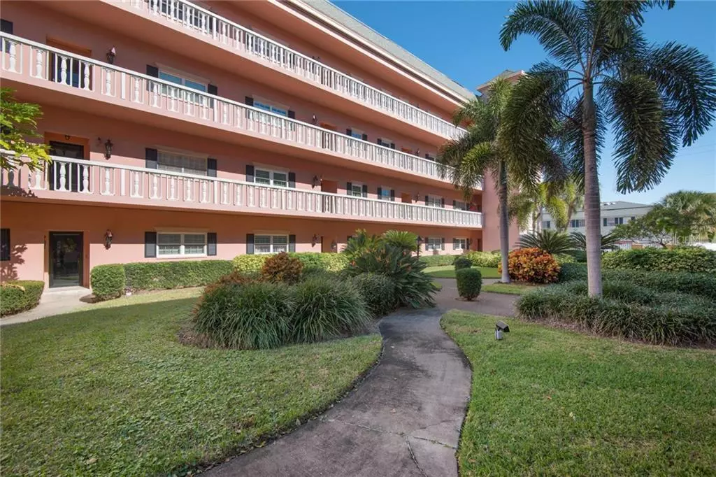 Belleair Bluffs, FL 33770,139 BLUFF VIEW DR #202