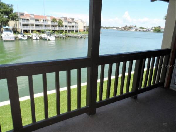 542 PLAZA SEVILLE CT #80, Treasure Island, FL 33706