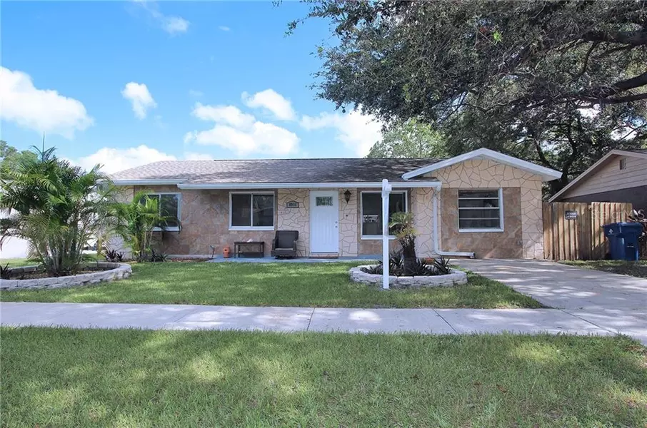 8995 107TH AVE N, Seminole, FL 33777