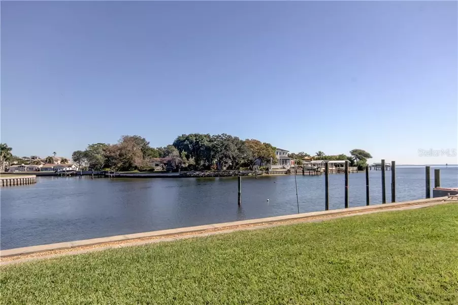 1365 SNELL ISLE BLVD NE #1B, St Petersburg, FL 33704