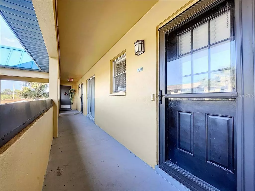 Dunedin, FL 34698,439 PAULA DR S #202