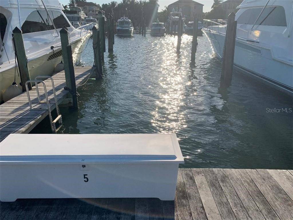 Gulfport, FL 33707,6300 PASADENA POINT BLVD S #5