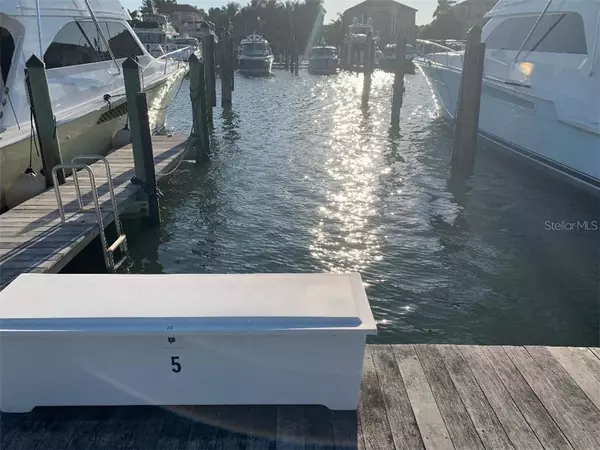 6300 PASADENA POINT BLVD S #5, Gulfport, FL 33707