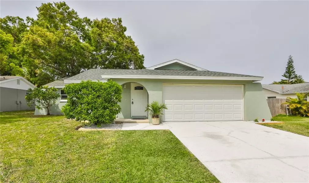 11243 VILLAGE GREEN CT, Seminole, FL 33772