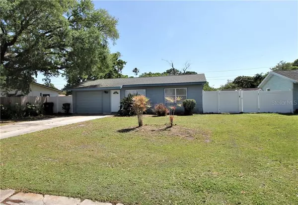 5864 MCKEE LAKE DR N, St Petersburg, FL 33709