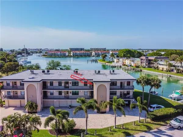 11901 LAGOON LN #304, Treasure Island, FL 33706