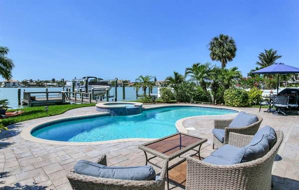 17049 DOLPHIN DR, North Redington Beach, FL 33708