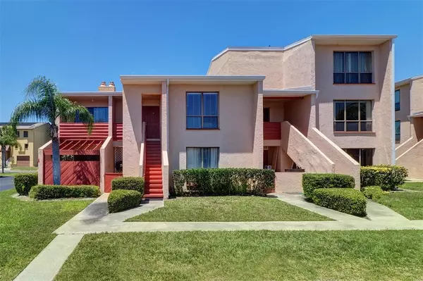 1 WINDRUSH BLVD #30, Indian Rocks Beach, FL 33785