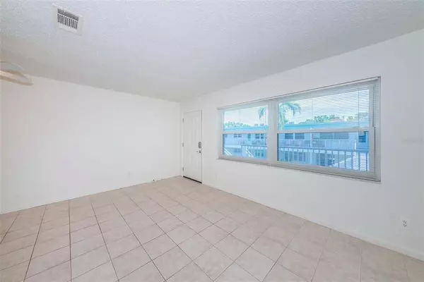 St Petersburg, FL 33709,5246 81ST ST N #20