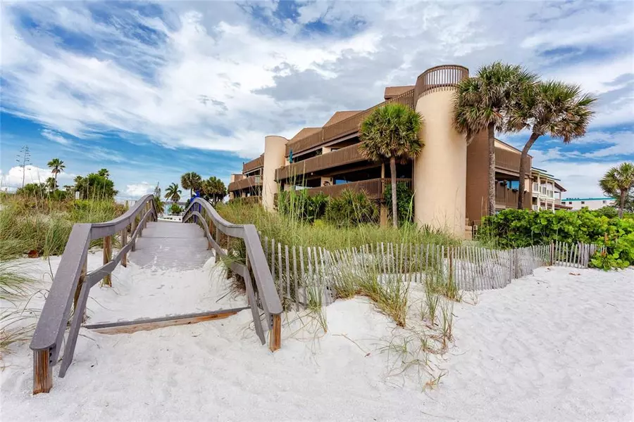 126 126TH AVE W #2, Treasure Island, FL 33706