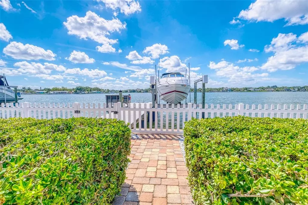 Indian Rocks Beach, FL 33785,528 20TH AVE